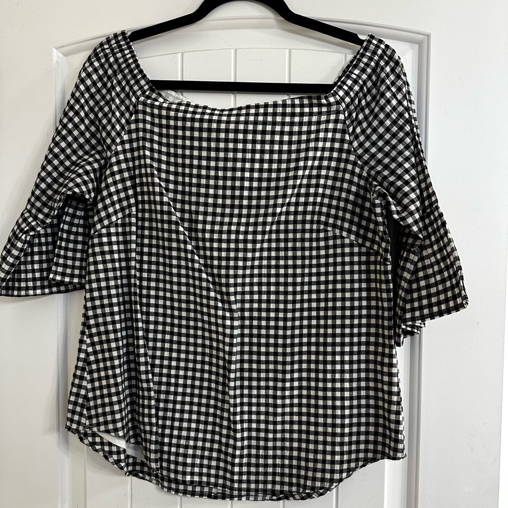 Wide shoulder White House Black Market top